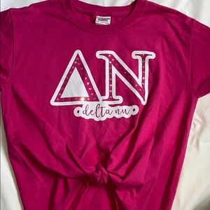 cute knotted pink crop!